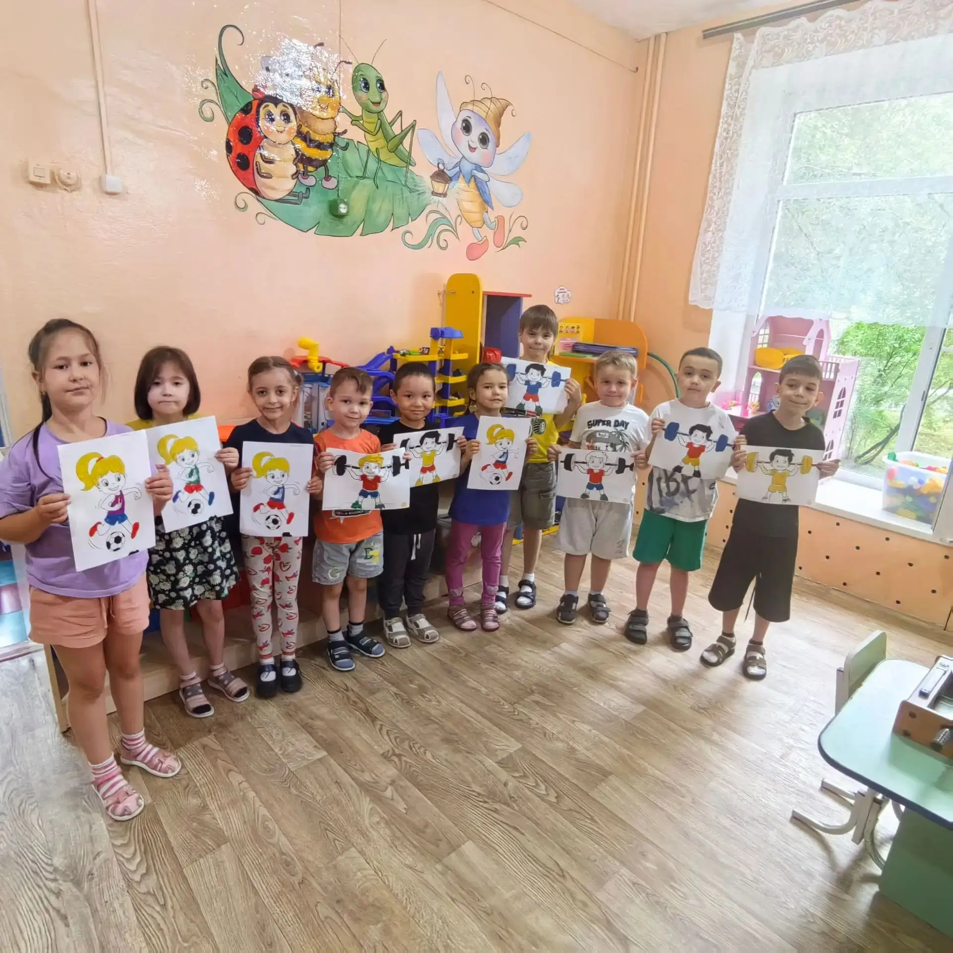 🎨 Пластилинография — это магия!

Сегодня мы не просто лепили, мы создавали спортивные шедевры! Плас