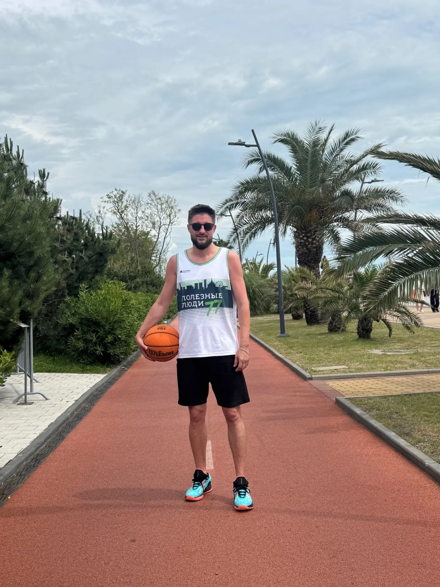 Закрыл еще один гештальт))) 

Поиграл на кортах Сочи 🏀
