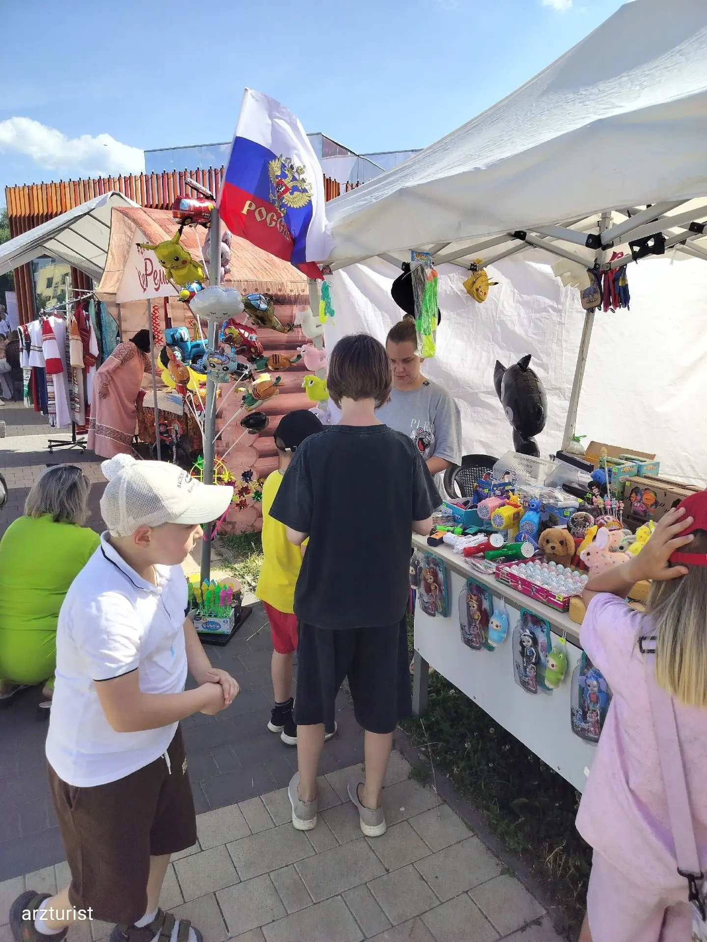 В парке прямо сейчас отмечают День России 🇷🇺
