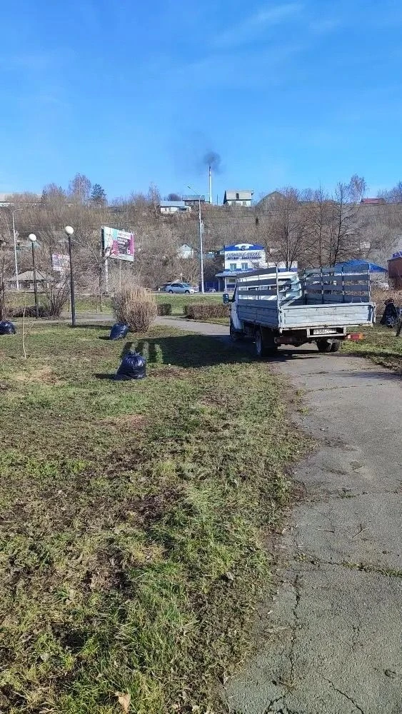 🍂🧹В Бийске полным ходом идут весенние субботники ⁣ В городе активно приводят в порядок общественные 