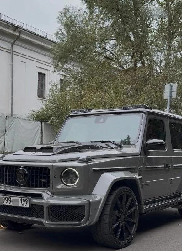 Студенты МГУ приезжают на пары на Bentley, Lamborghini Urus и Mercedes-Benz G-Class — а...