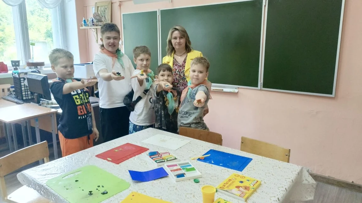 8 июня в пришкольном лагере учителя Зеленова И.М. и Орлова Л.Н. провели мастер-классы "Праздники нар