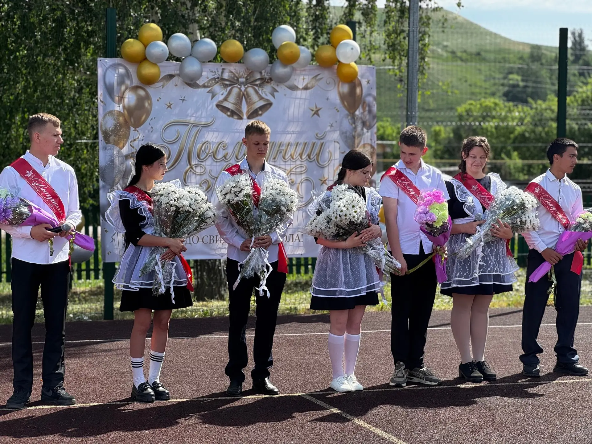 🔔Прозвенел последний звонок для наших любимых девятиклассников! Мы провожаем ребят в н...