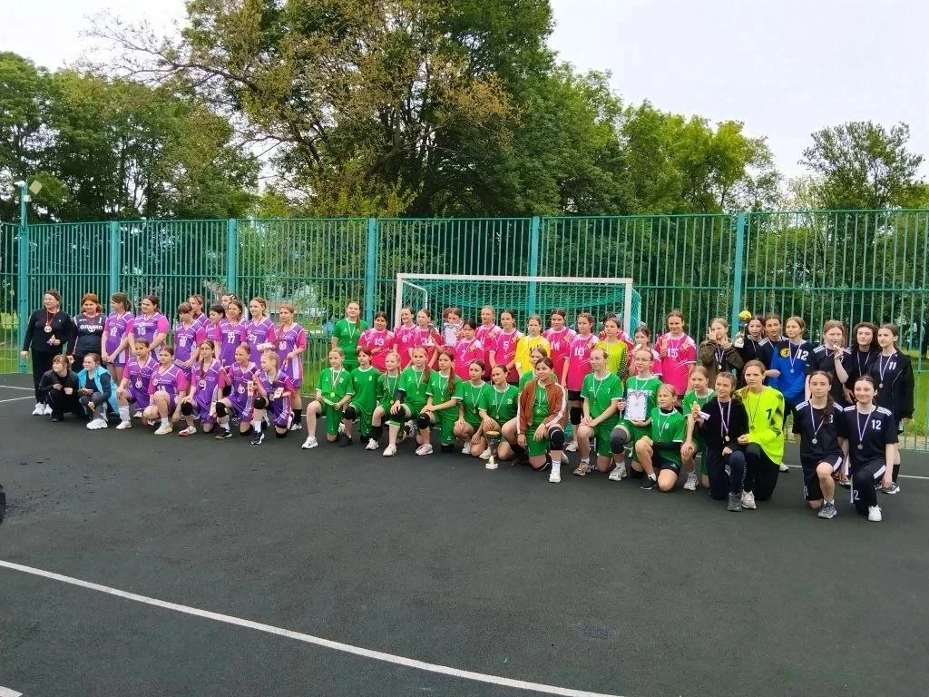 🏆 Серебро межрегионального турнира!

Поздравляем женскую команду девочек 2012–2013 г.р. с достойным