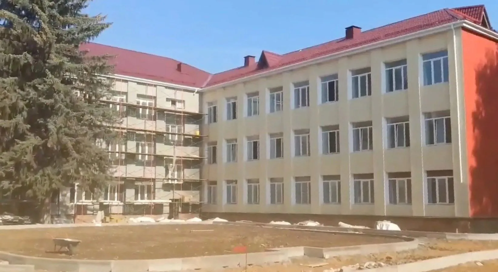 Капитальный ремонт учебного корпуса лицея № 10 им. Д.И. Менделеева в Клину выполнен на 60%