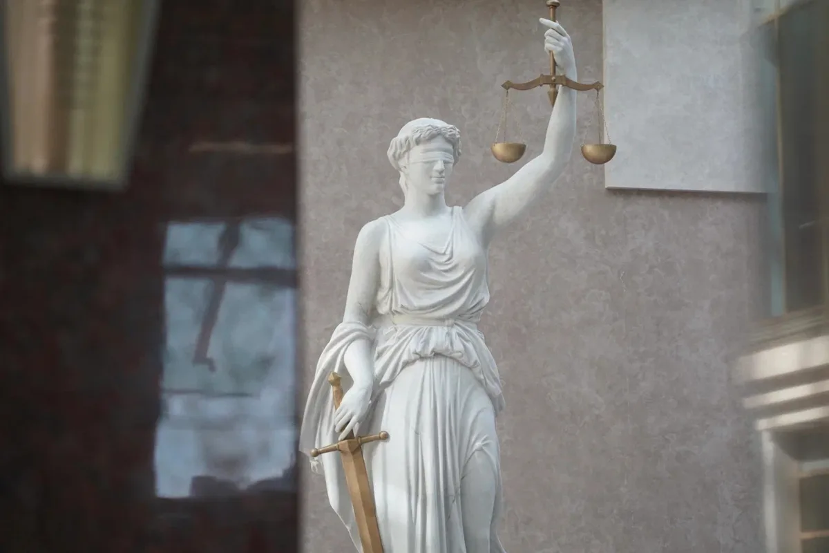 Экс-депутата Данишевского приговорили к семи годам колонии по делу о легализации 150 ты...