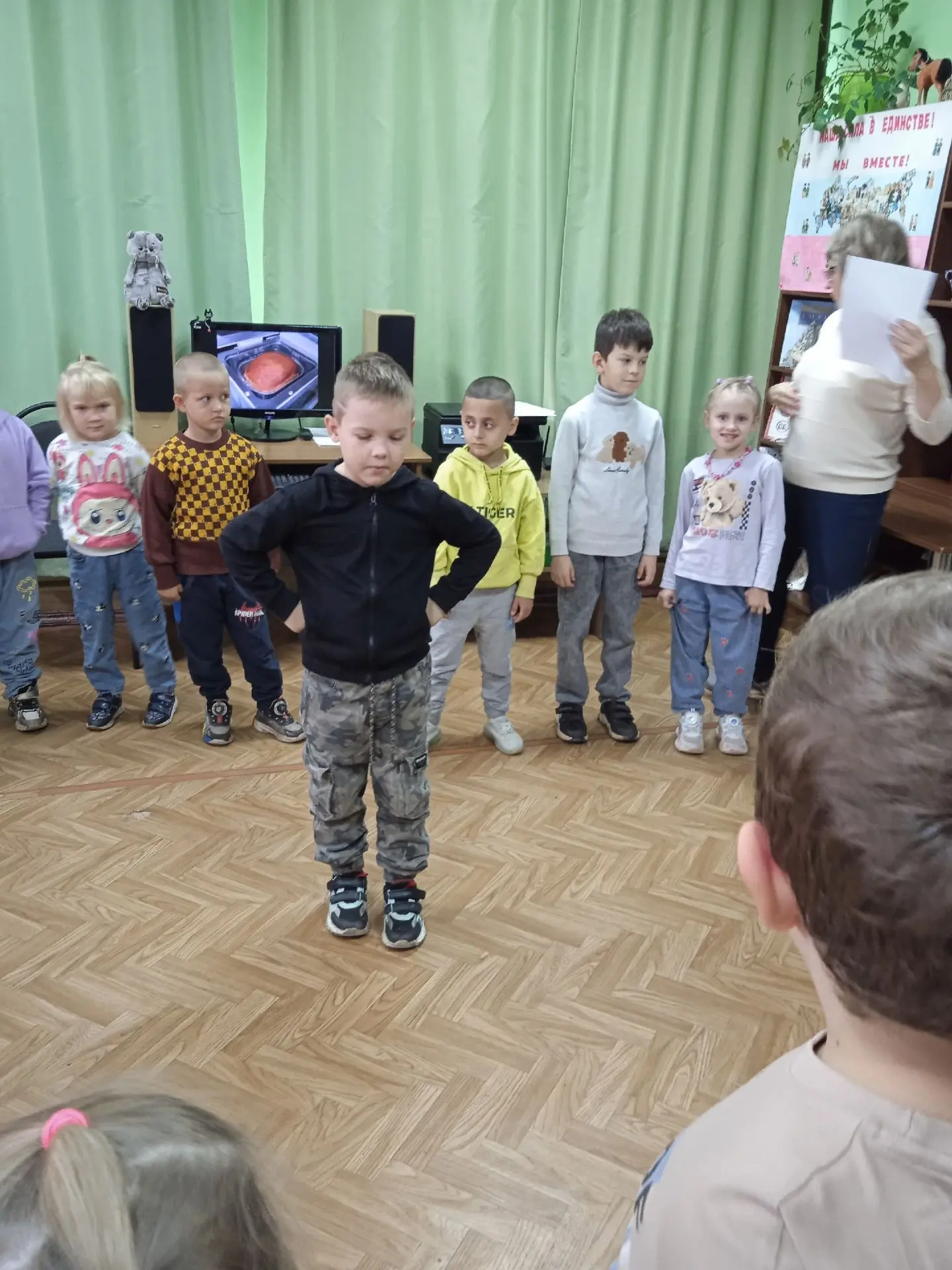 Сегодня дети старшей и подготовительной к школе группы посетили детскую библиотеку. 📚�...