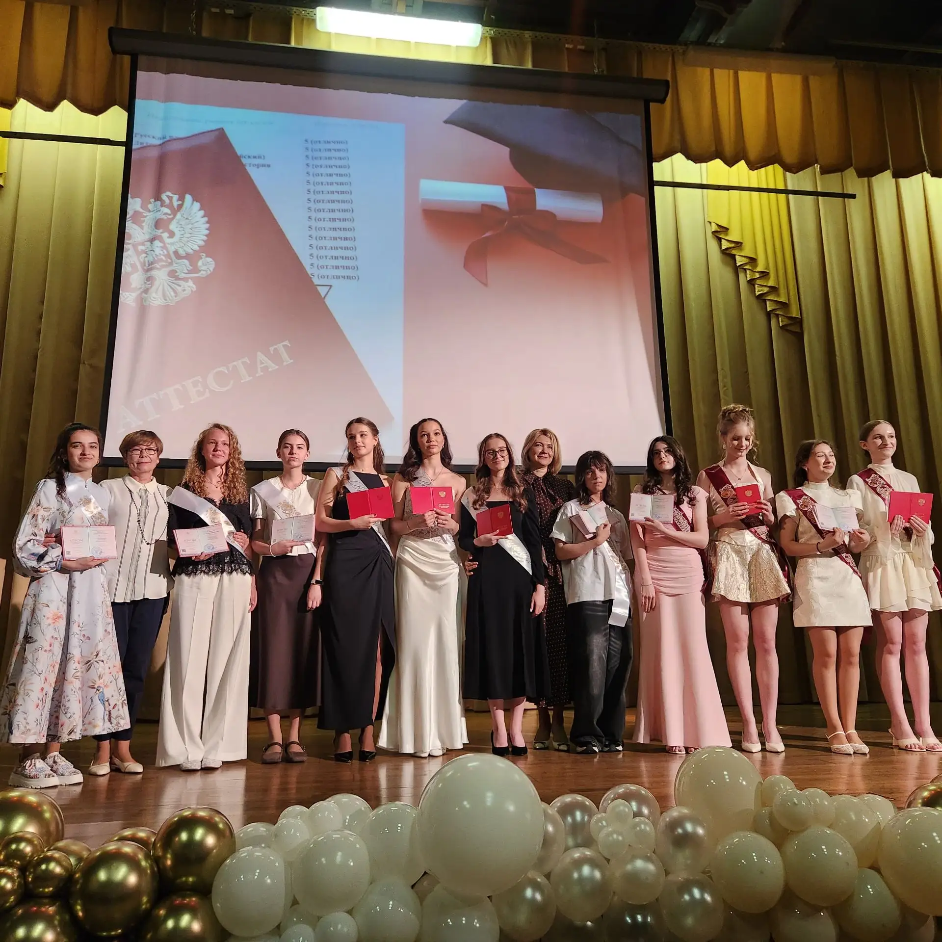 🎓 Поздравляем выпускников 9-х классов!

Сегодня в нашей школе царила особенная атмосфера: волнение,