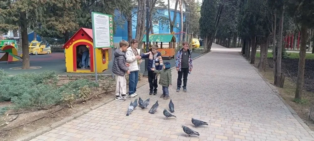 🚌Ученики 3-Е класса в рамках весенней пришкольной площадки посетили дельфинарий «Немо» и дендропарк 