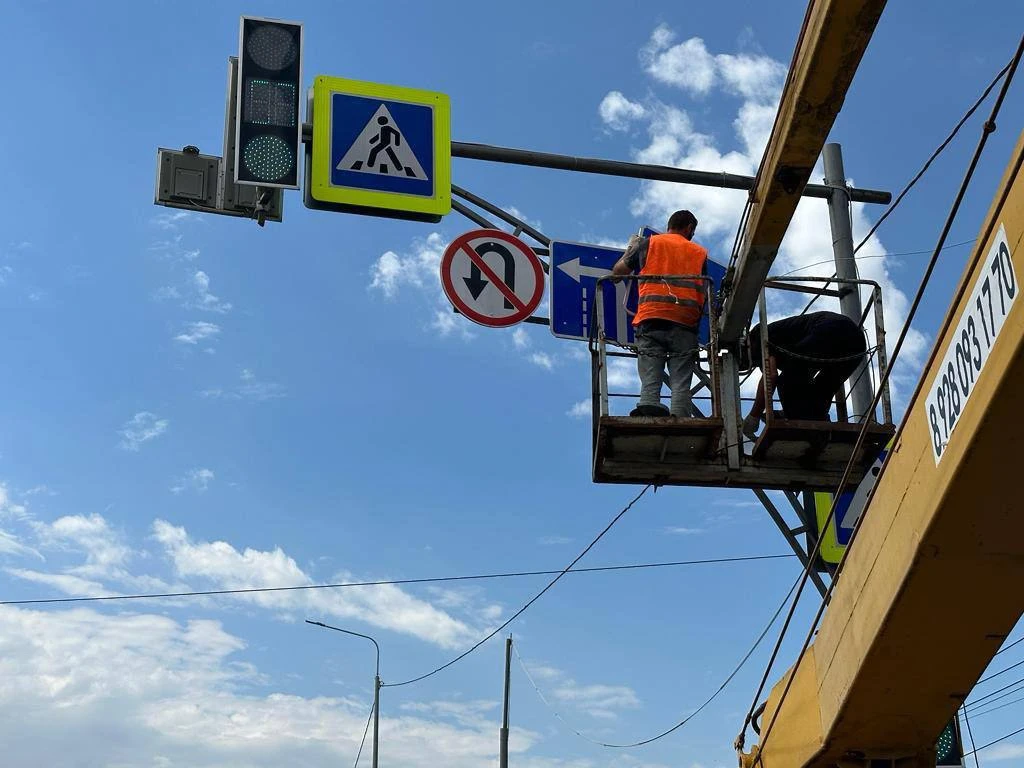 ⚡️Объекты нацпроекта в Ингушетии обустраивают элементами безопасности дорожного движения
