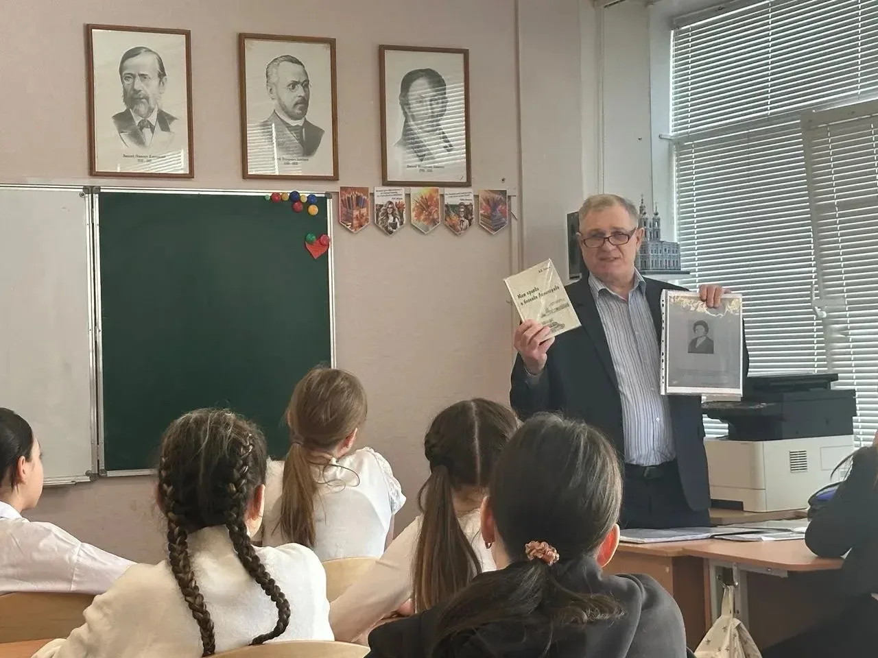 🤝Наша школа стала площадкой для важного диалога поколений. К нам пришли представители комиссии по ра