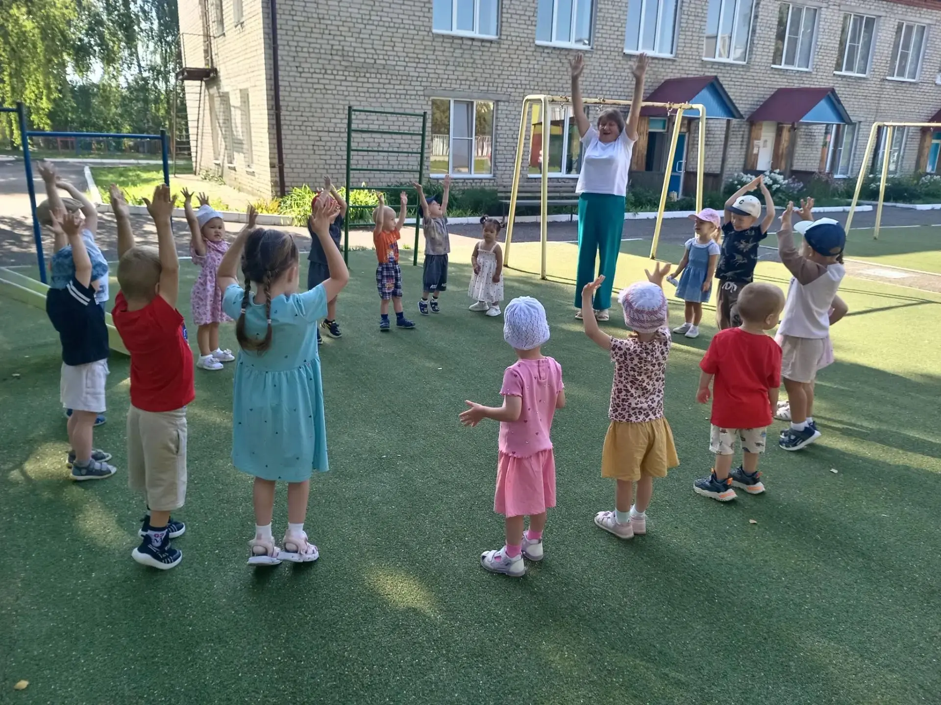 🏃🏼‍➡️ В преддверии Дня физкультурника у малышей нашего детского сада прошла весёлая п...