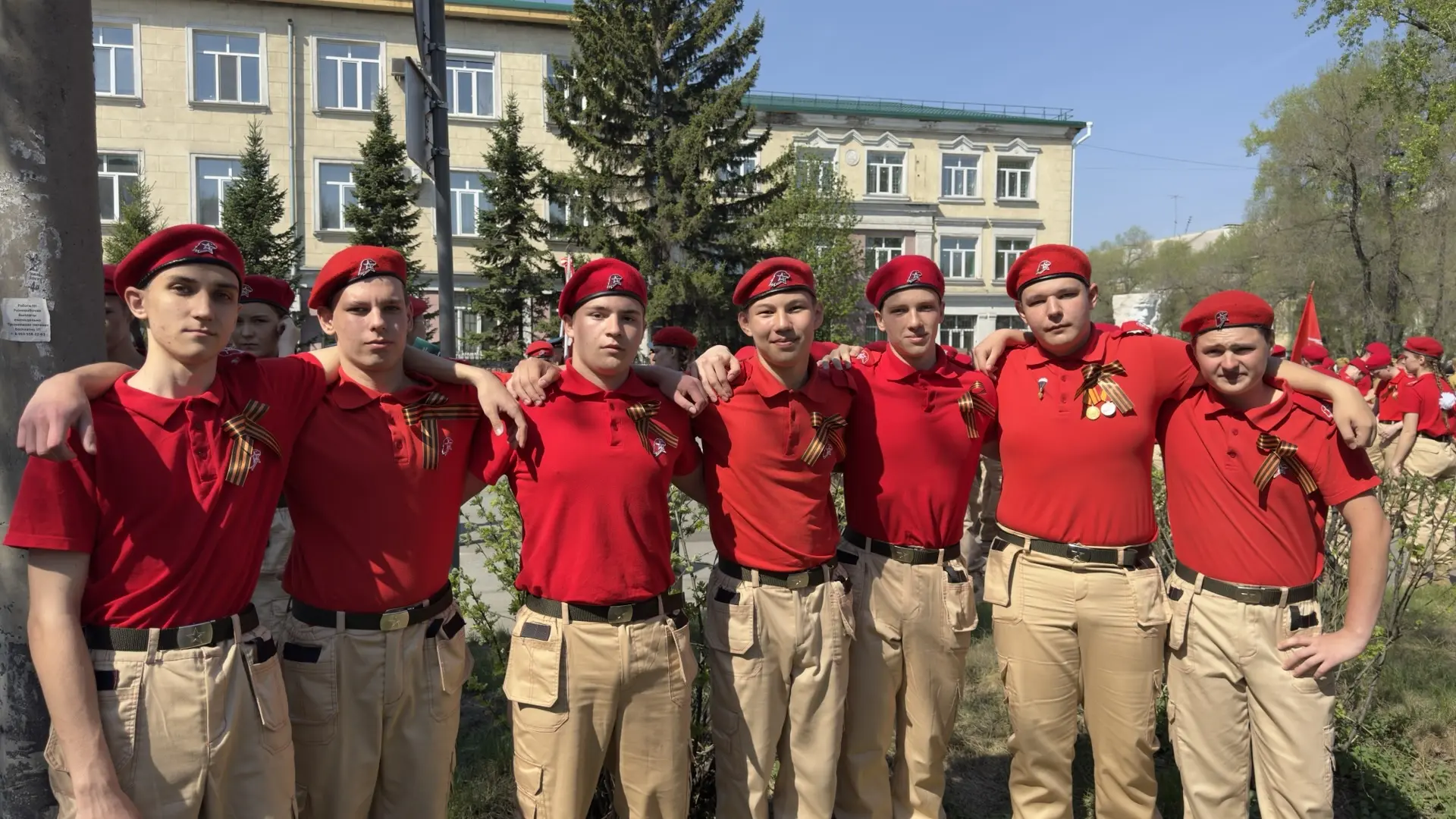 Сегодня, в День Великой Победы, ученики нашей школы в составе колонны Юнармии приняли участие в торж