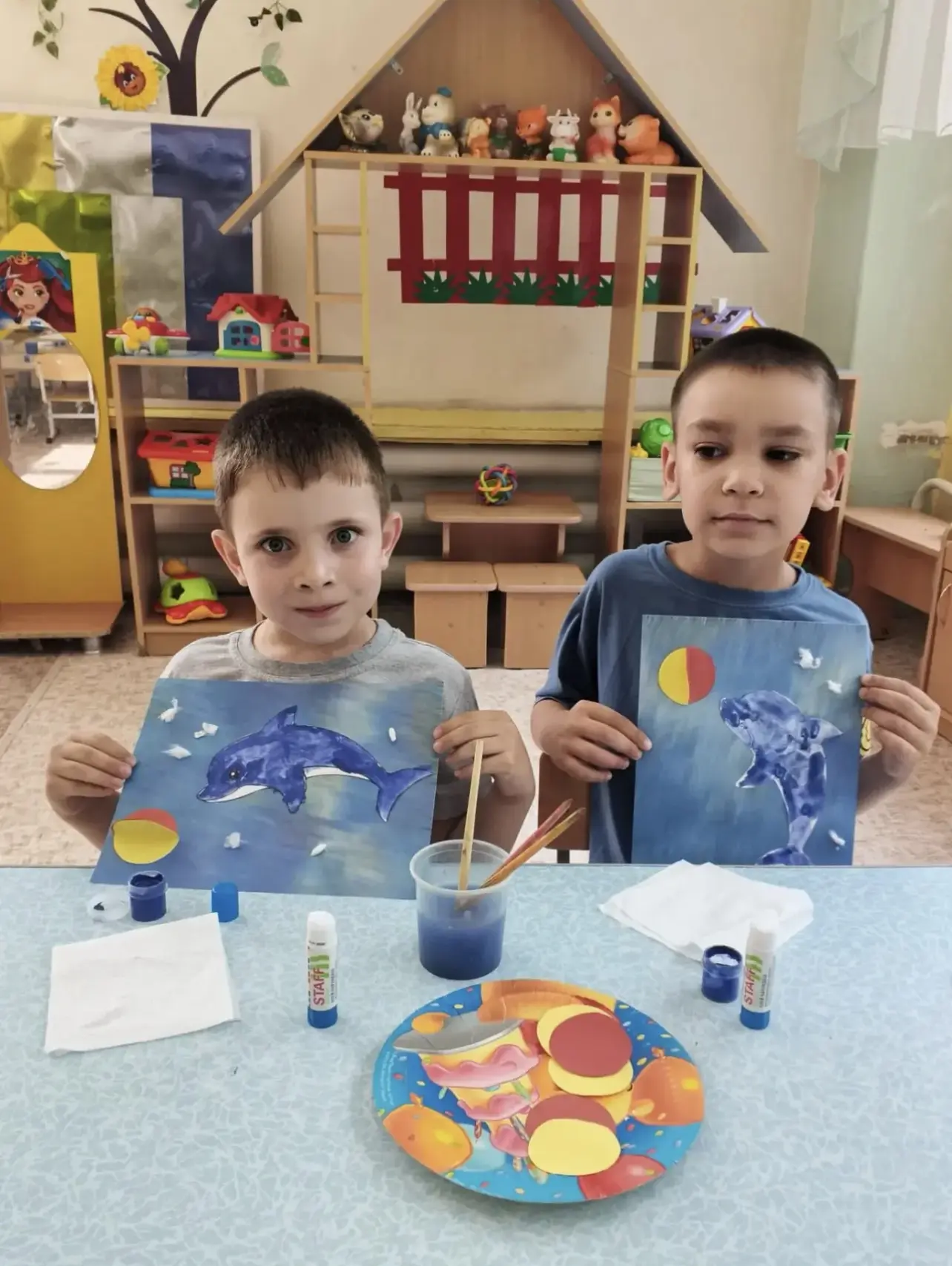 Сегодня у нас в третьем корпусе прошёл увлекательный день творчества! Маленькие художники 🎨 группы 