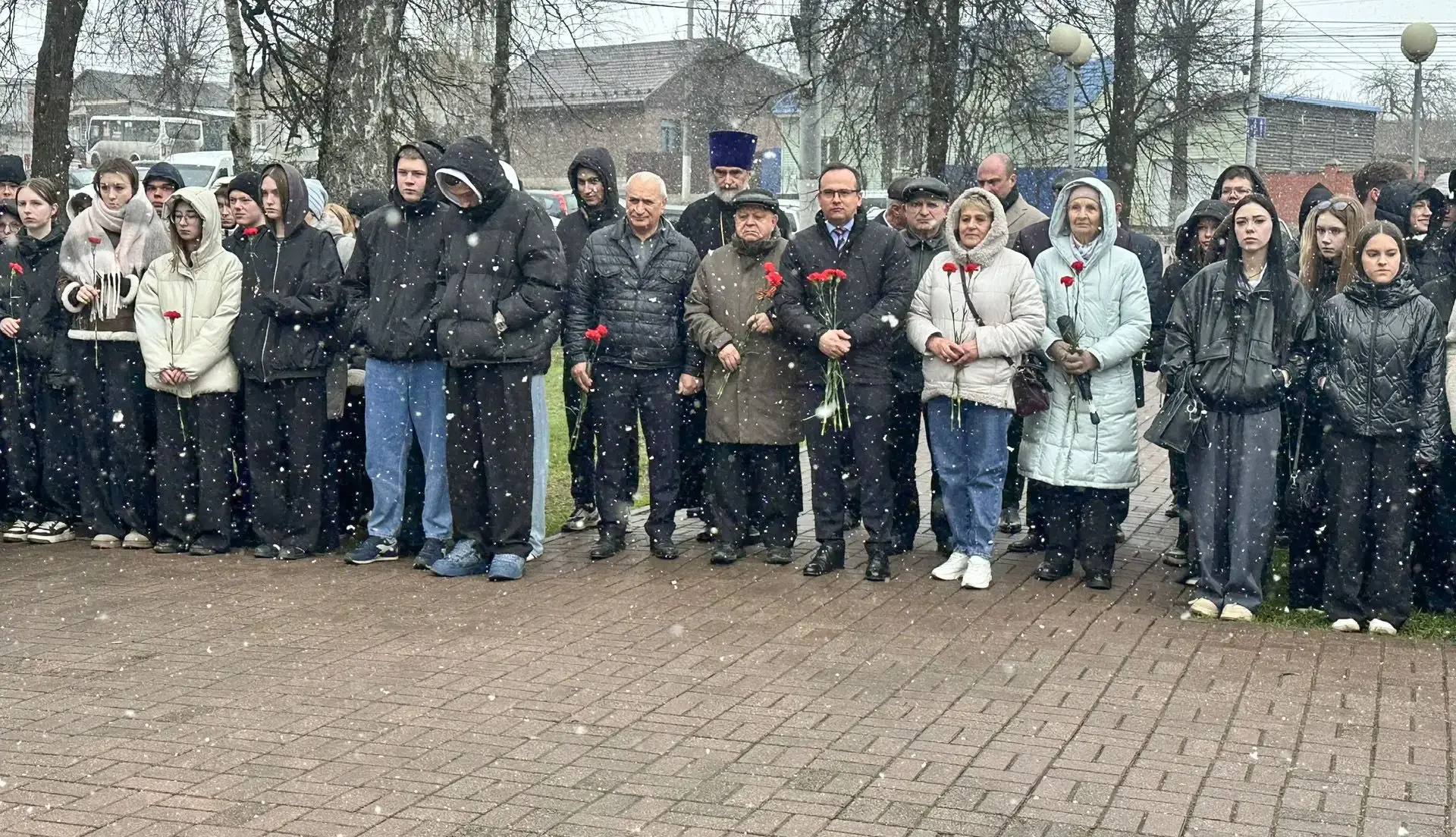 В Брянске почтили память узников фашистских концлагерей  В урочище «Лесные сараи» состоялся митинг "