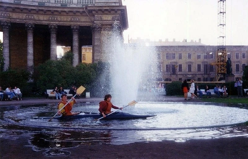 ⛲️ Каяк у Казанского собора. Петербург, 1995 год.