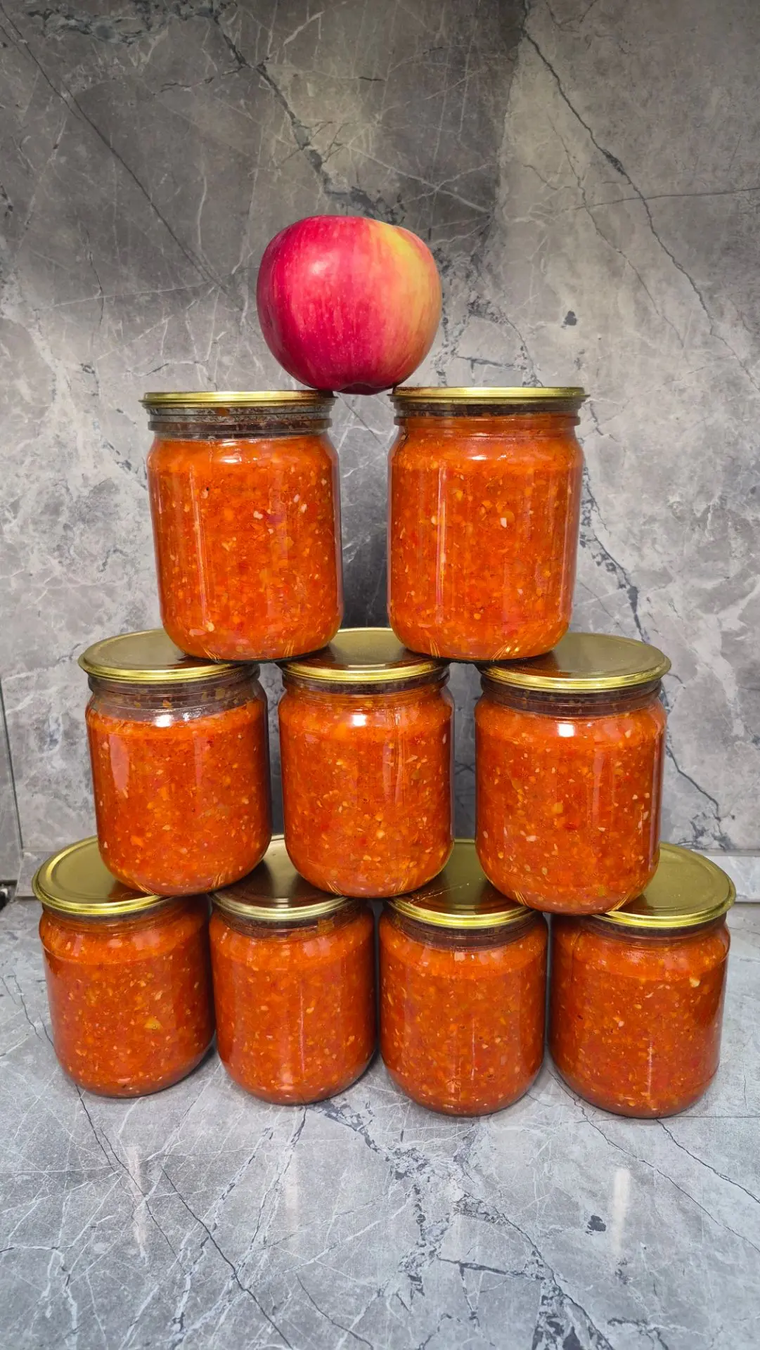 Аджика яблочная 🍎 🍏 
Для приготовления яблочной аджики потребуется:
Помидор — 2 кг
Перец болгарски