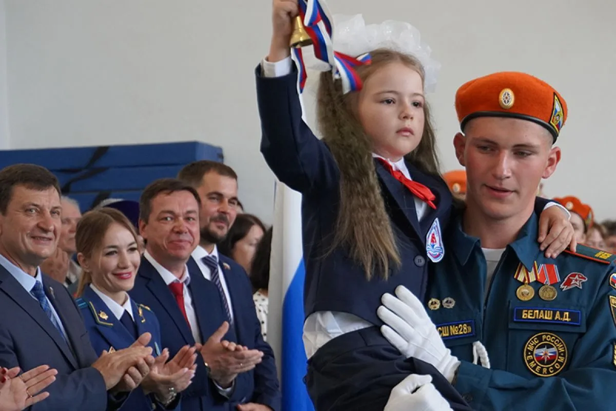 🔔Начало нового учебного года - председатель Смоленской облдумы Игорь Ляхов разделил ра...