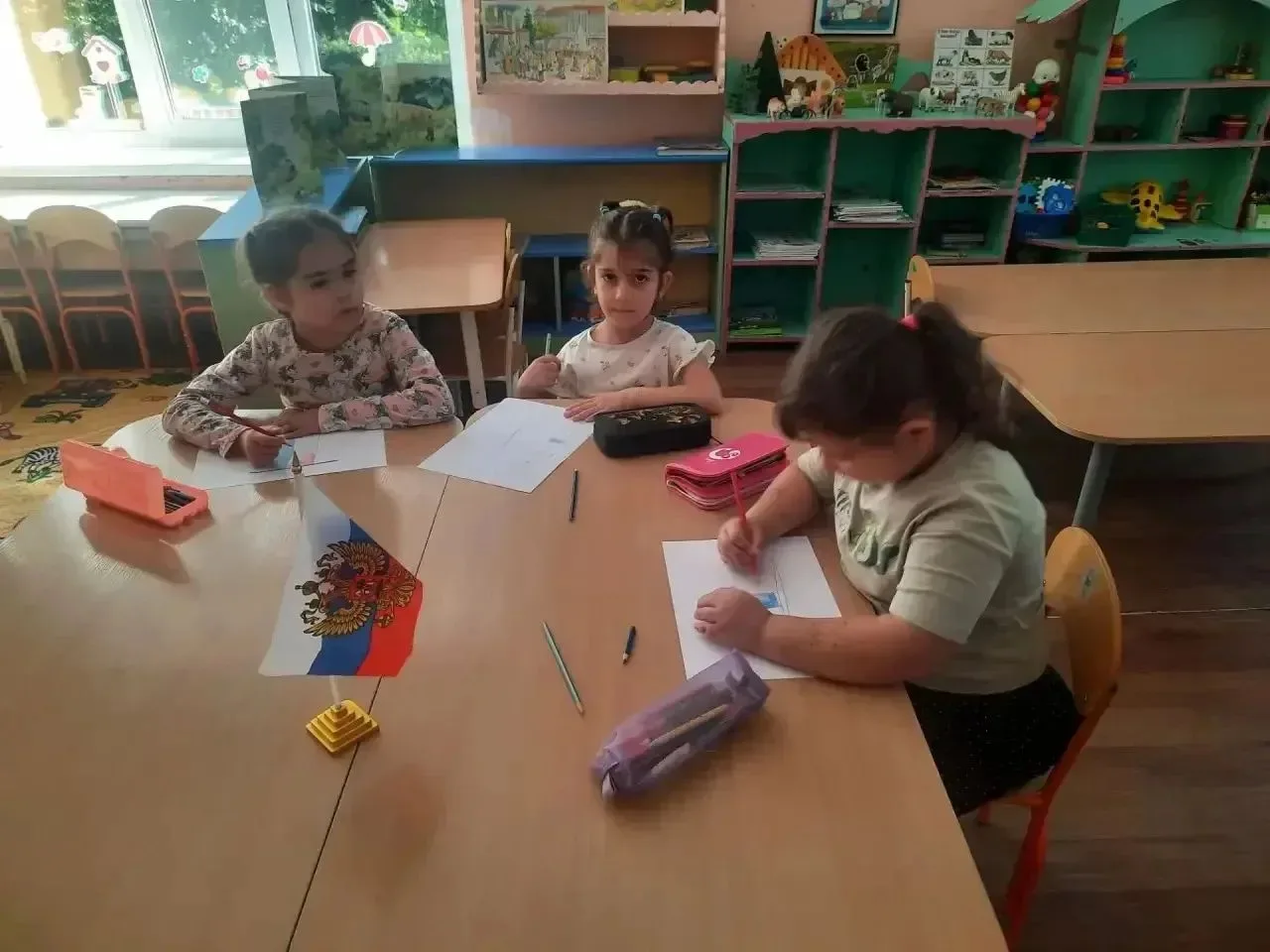 В группах «Улыбка» 😊и «Непоседы»👧🧒тоже не отстают от младших детей — вместе отметили...