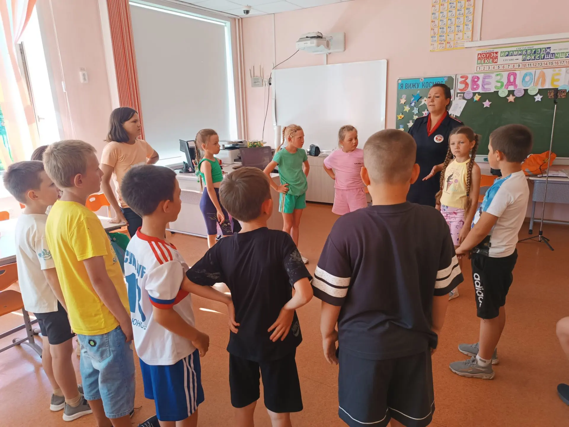 Лето — время отдыха, но про правила безопасности забывать нельзя! ☀ 
 
В нашем летнем оздоровительно