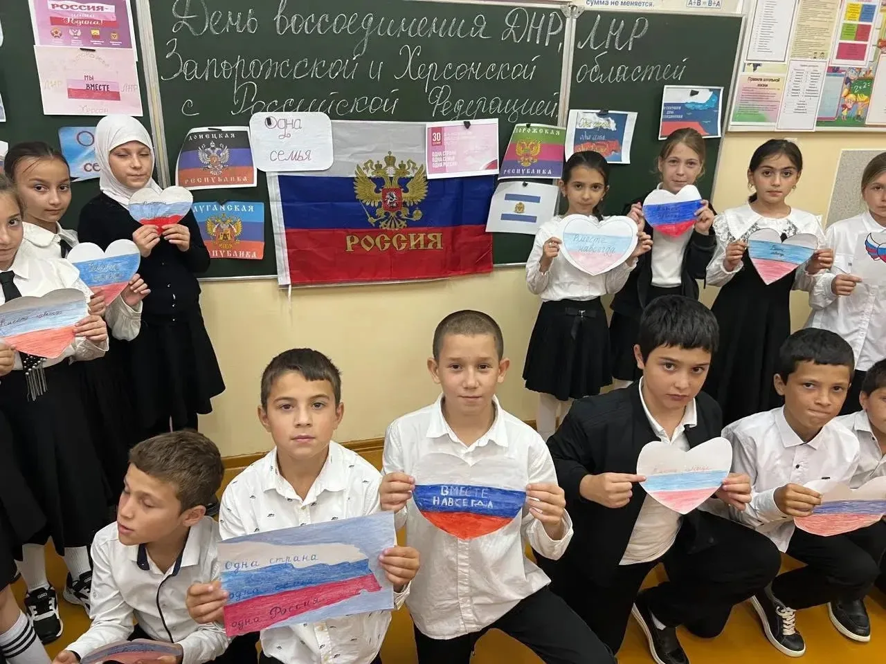 📃В школах Новолакского района прошли классные часы ко Дню воссоединения ДНР, ЛНР, Запо...