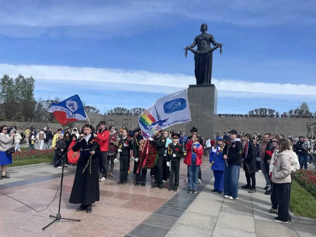 🔥 ГРАНИТ ПАМЯТИ: НАШИ ГОЛОСА НА ПИСКАРЁВСКОМ  Сегодня, 9 мая, в сердце Санкт-Петербурга на Пискарёвс