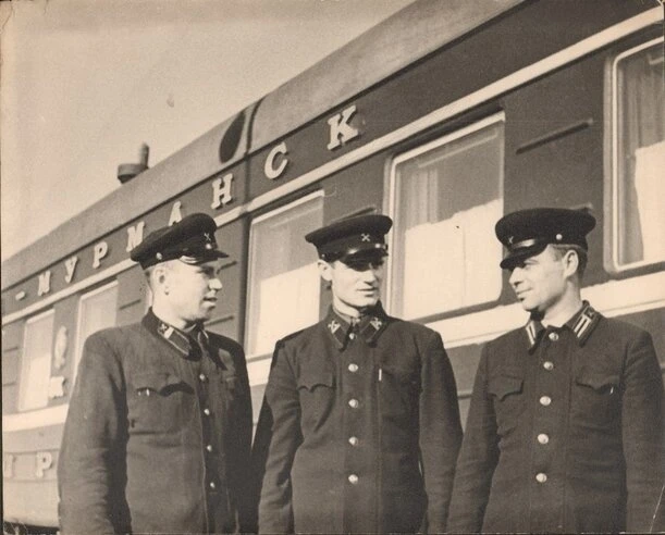 16 мая 1934 года в Мурманск прибыл поезд «Полярная стрела». 17 мая он повез первых пассажиров из Мур
