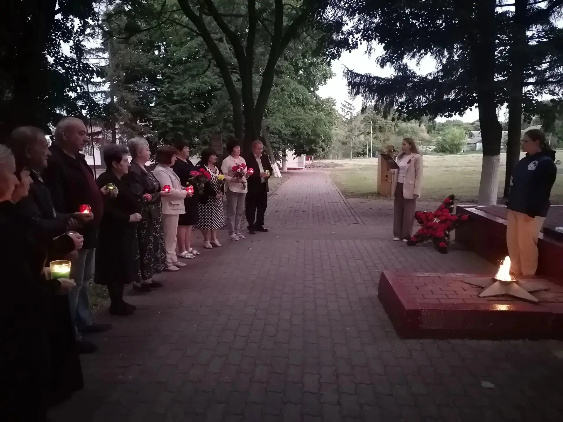 Сегодня, 22 июня, ровно в 04:00 утра, у памятника погибшим воинам в центре села Жигайловка состоялас