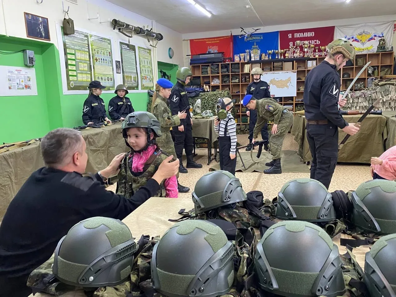 В пятницу наша школа приняла гостей, которые являются нашими давними друзьями. В преддверии Дня Защи