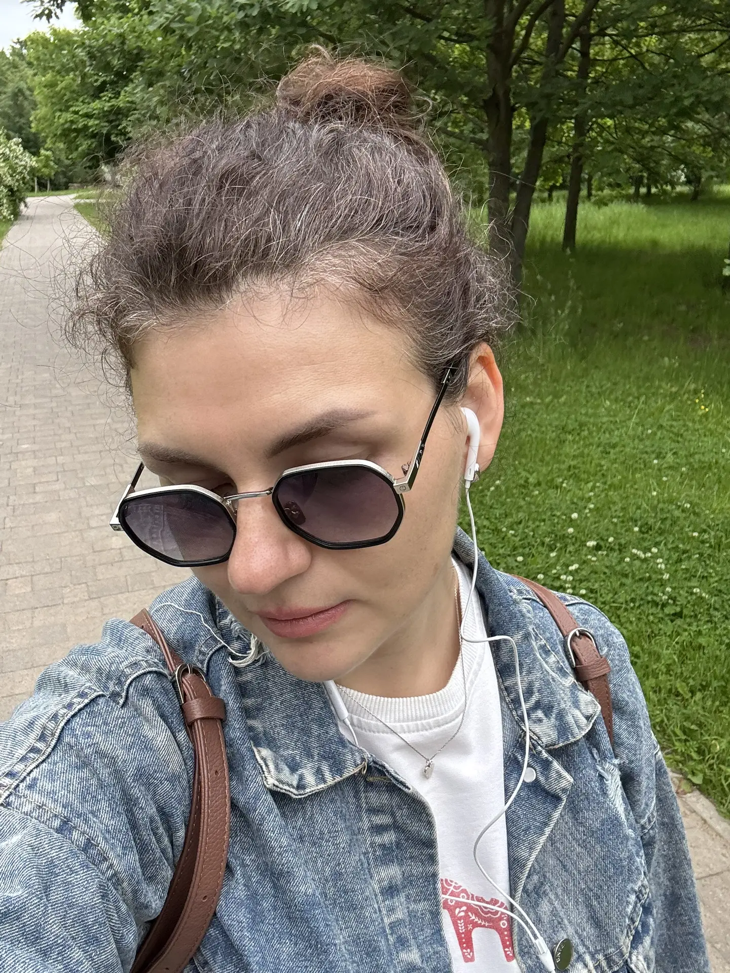 Когда раздавали кудрявые волосы, Валера достался одной ленивой жопе, которую бесят укладки, окрашива