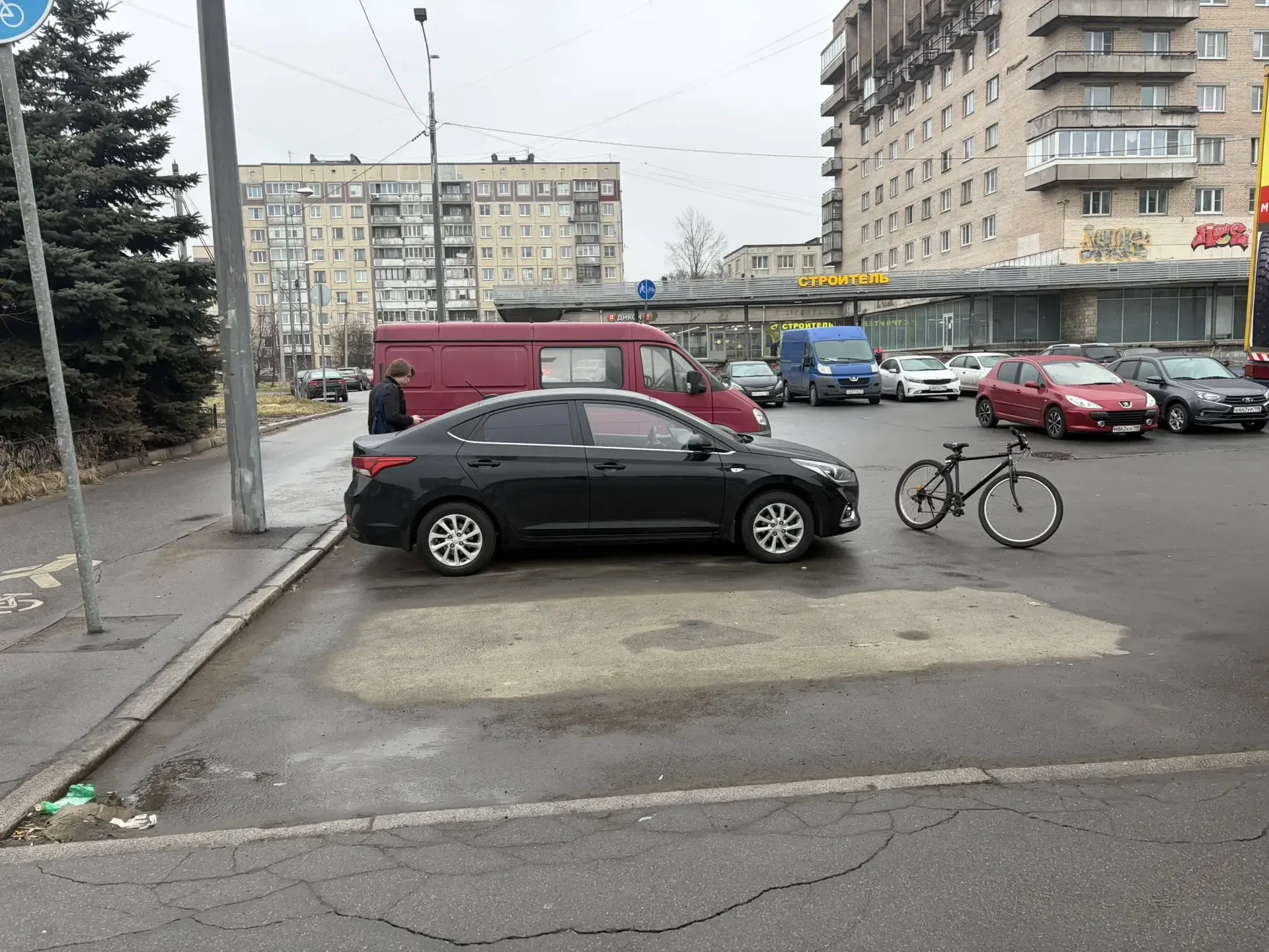 Незаконная торговля пресечена в Приморском и Фрунзенском районах  Сотрудниками Комитета проведены пл
