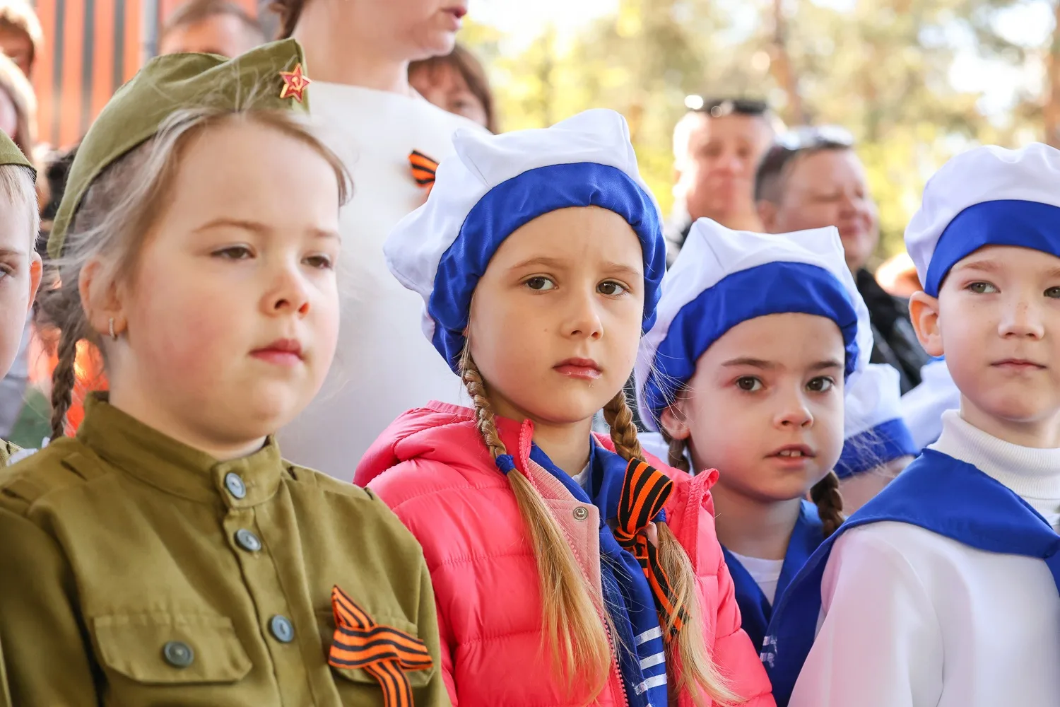 Еще немного фотографий со вчерашней торжественной линейки