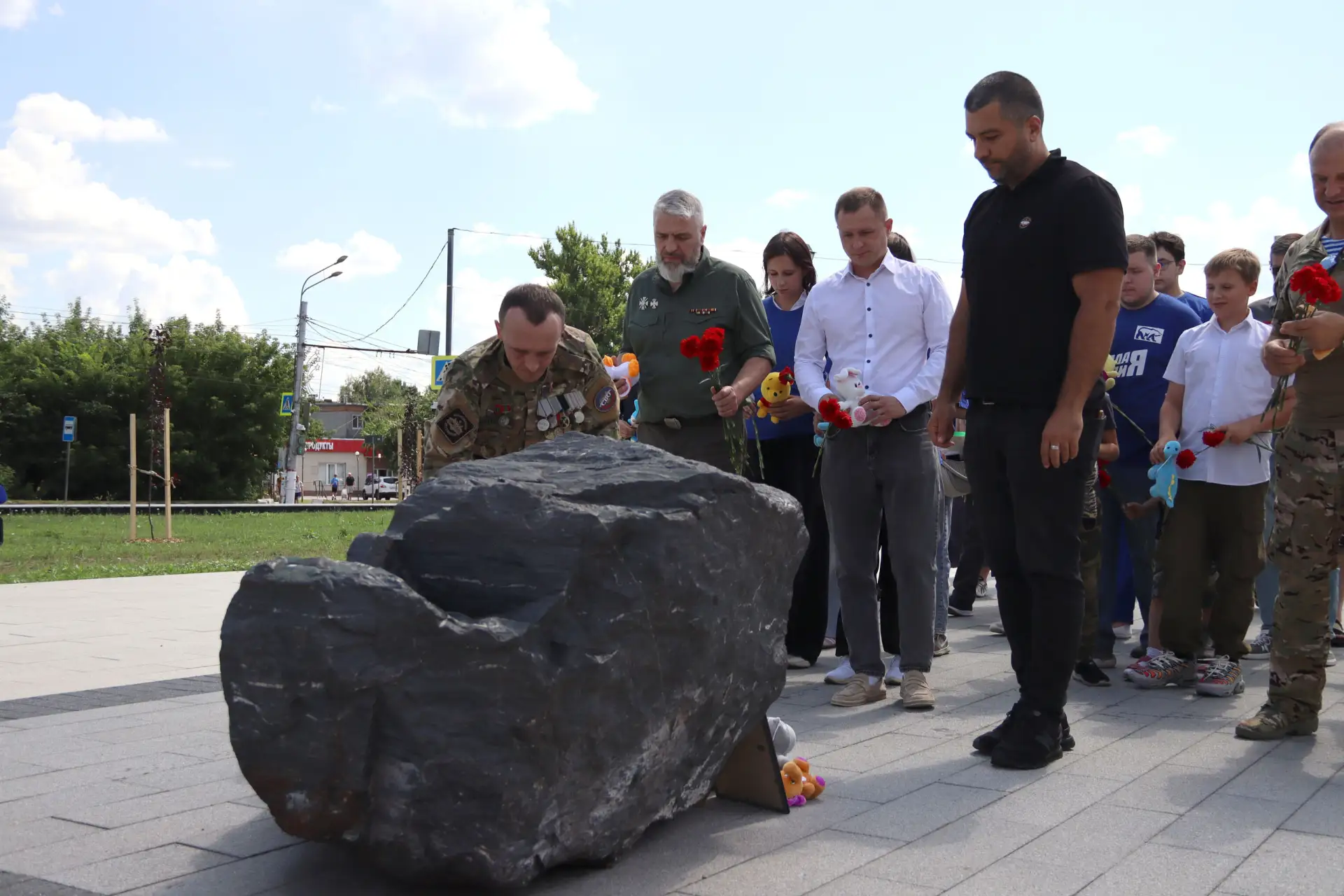🙏 На мемориальном комплексе «Курская дуга» у закладного камня перед храмом великомученика Георгия П