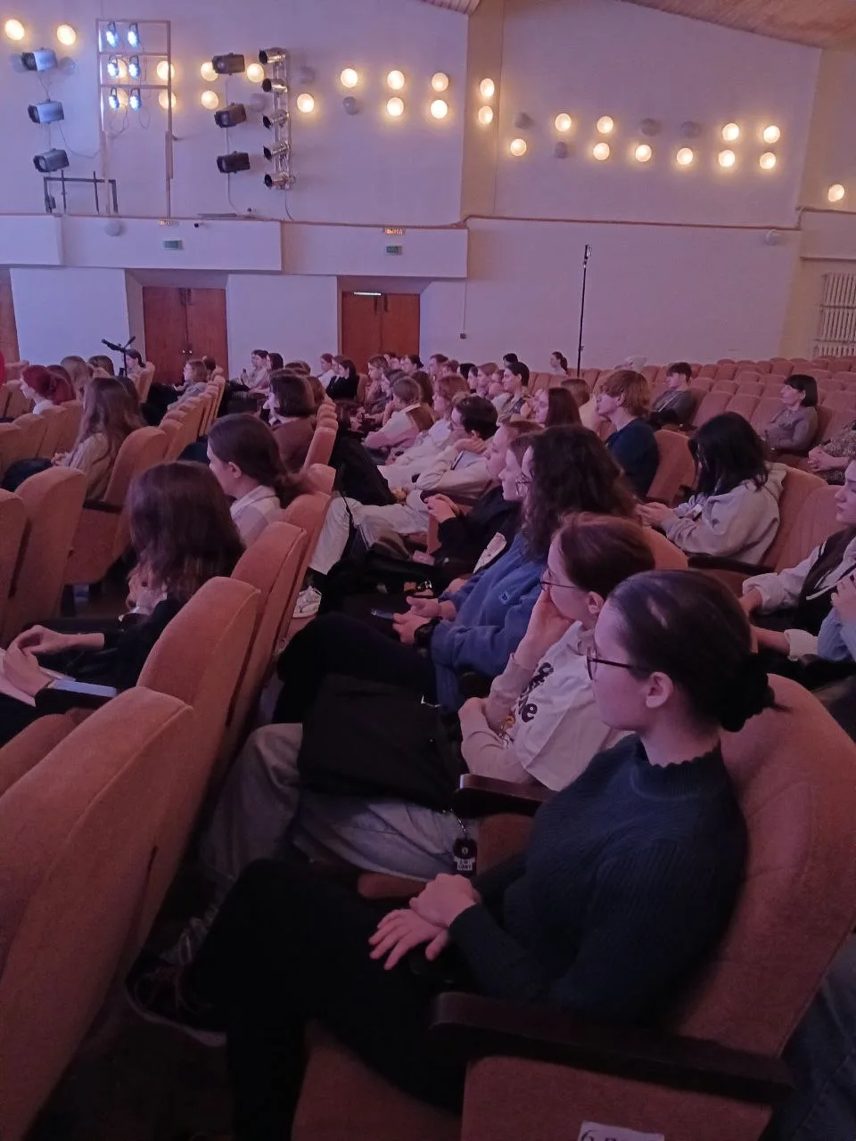Осторожно, вербовка: как ломают жизни подростков