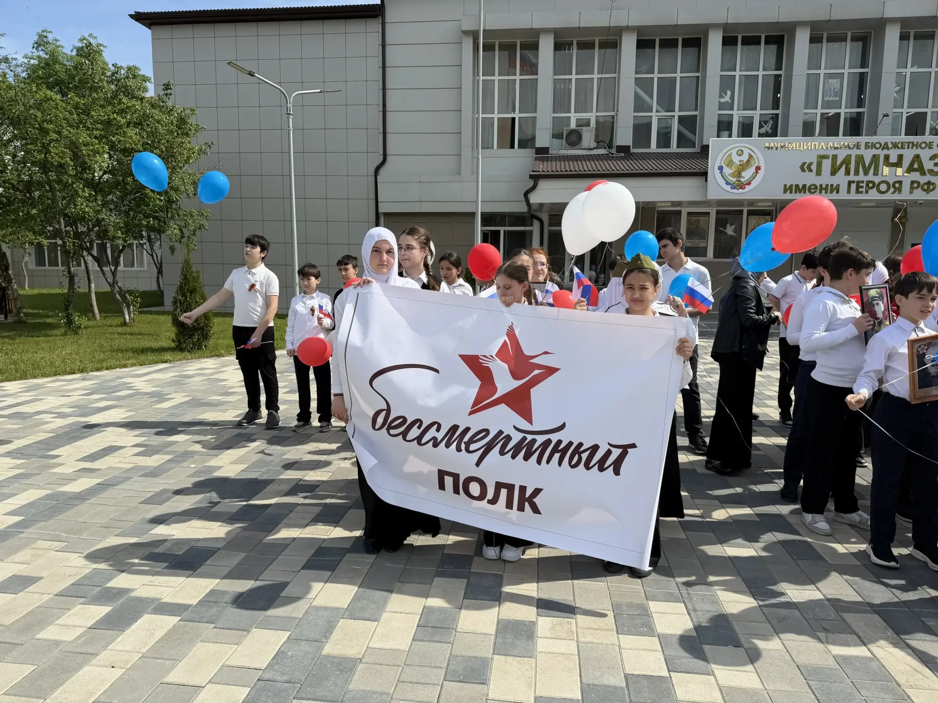 🎗️Память поколений: «Бессмертный полк»  Кульминацией праздника стало шествие «Бессмертного полка», в