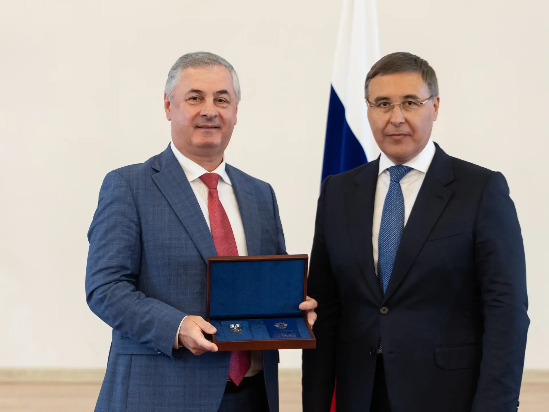 🏅Ректор ВлГУ Анзор Саралидзе награжден медалью Константина Дмитриевича Ушинского!

Минобрнауки Росс