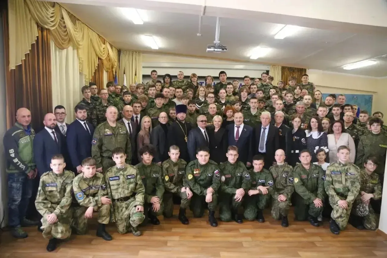 🔥 Юные следопыты Нижневартовска на «Вахте Памяти»!  В центре «Патриот» состоялось торжественное откр