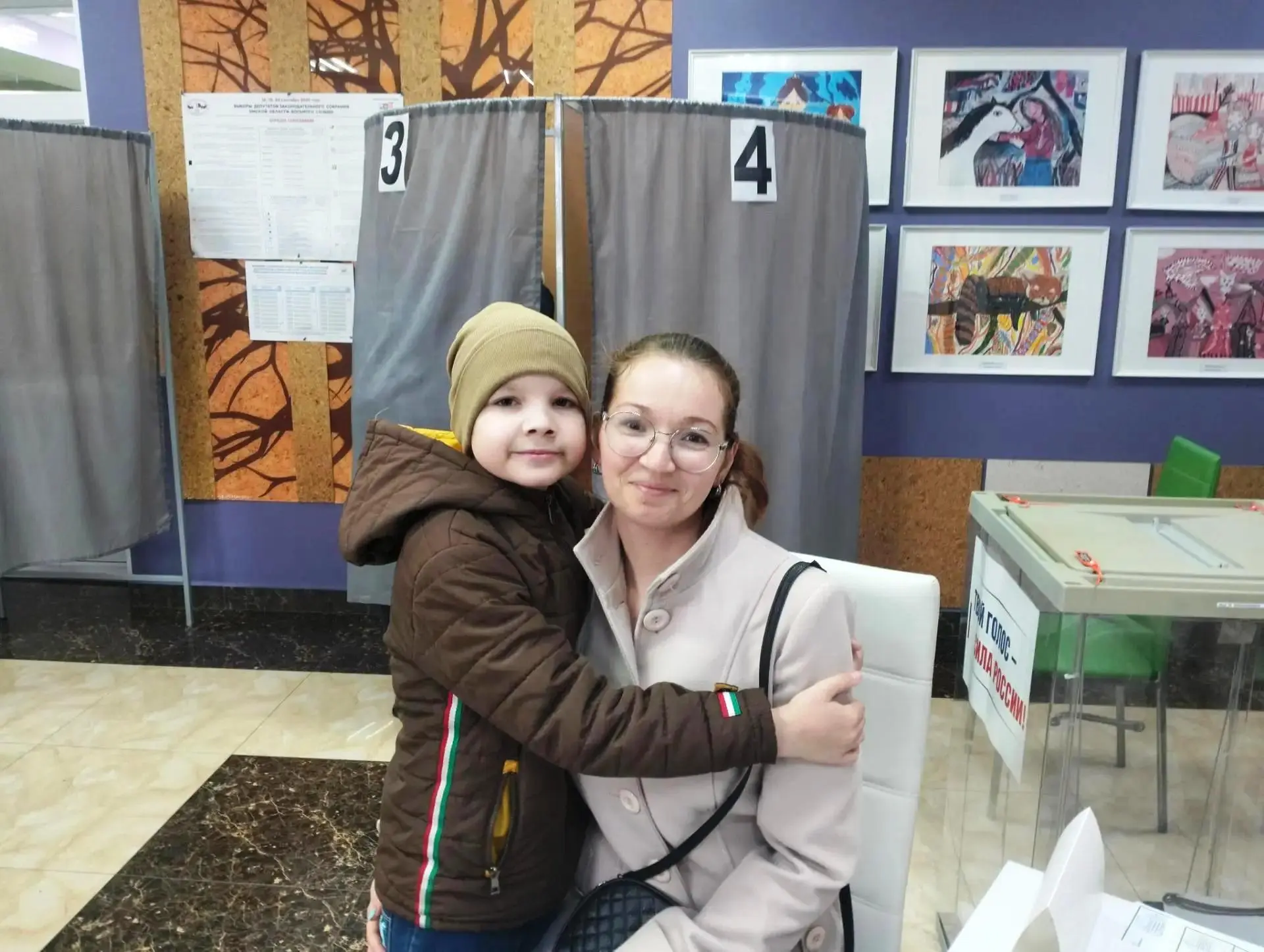 ✅ Калачинцы голосуют с улыбкой