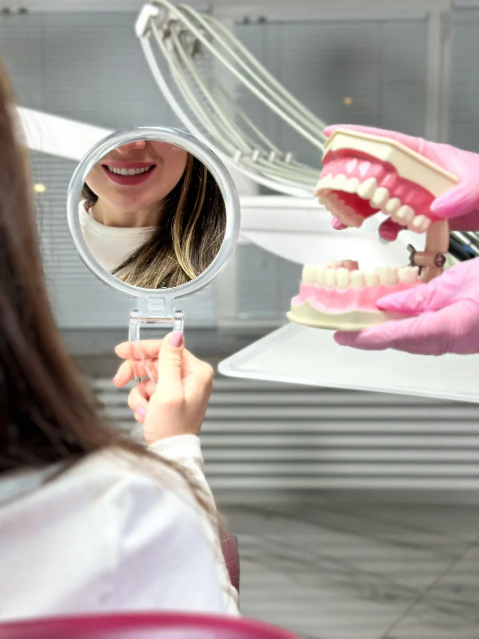 🦷 Зубы с возрастом постепенно стираются — нужно ли что-то делать?