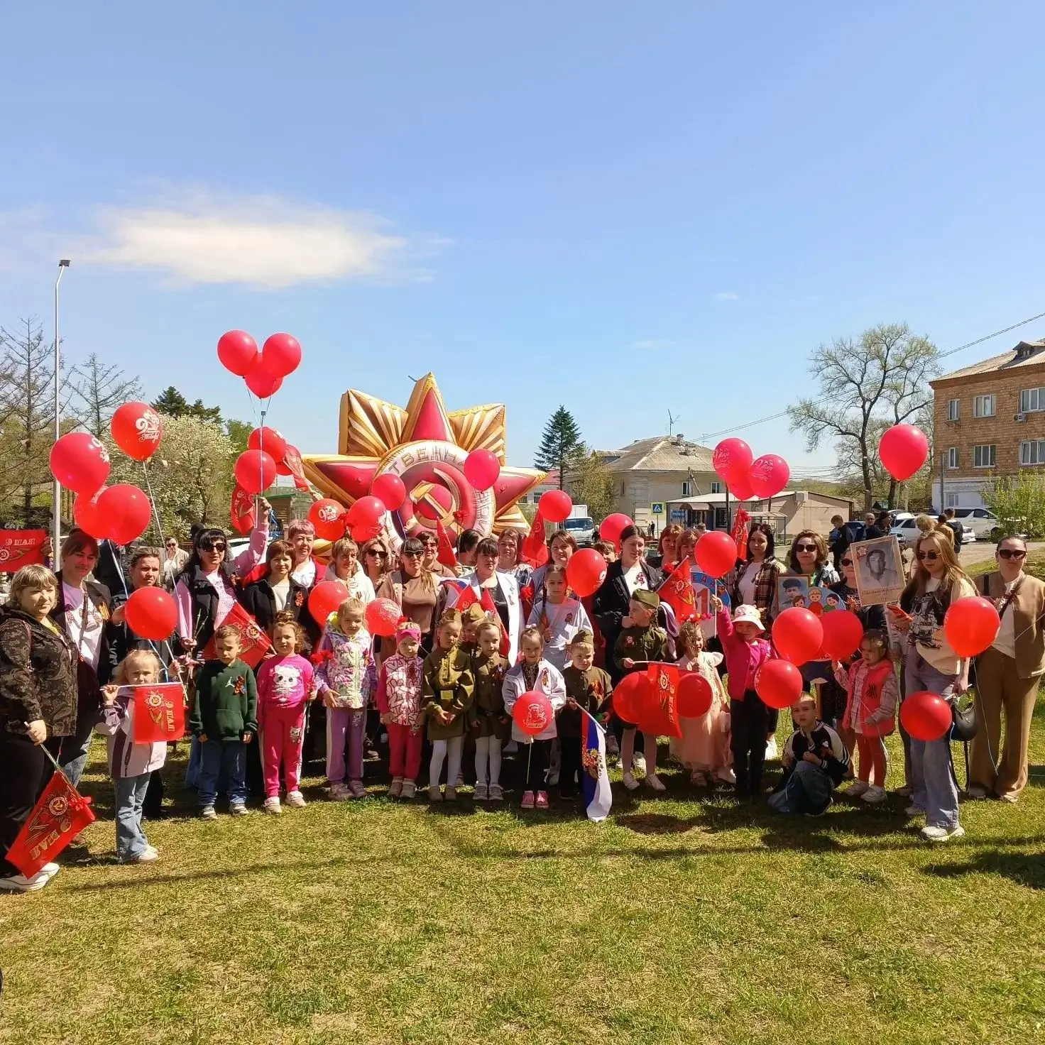 Маленькие шаги великой Памяти: как наши семьи прошли колонной 9 мая.🎈🎈🎈9 мая, в вели...