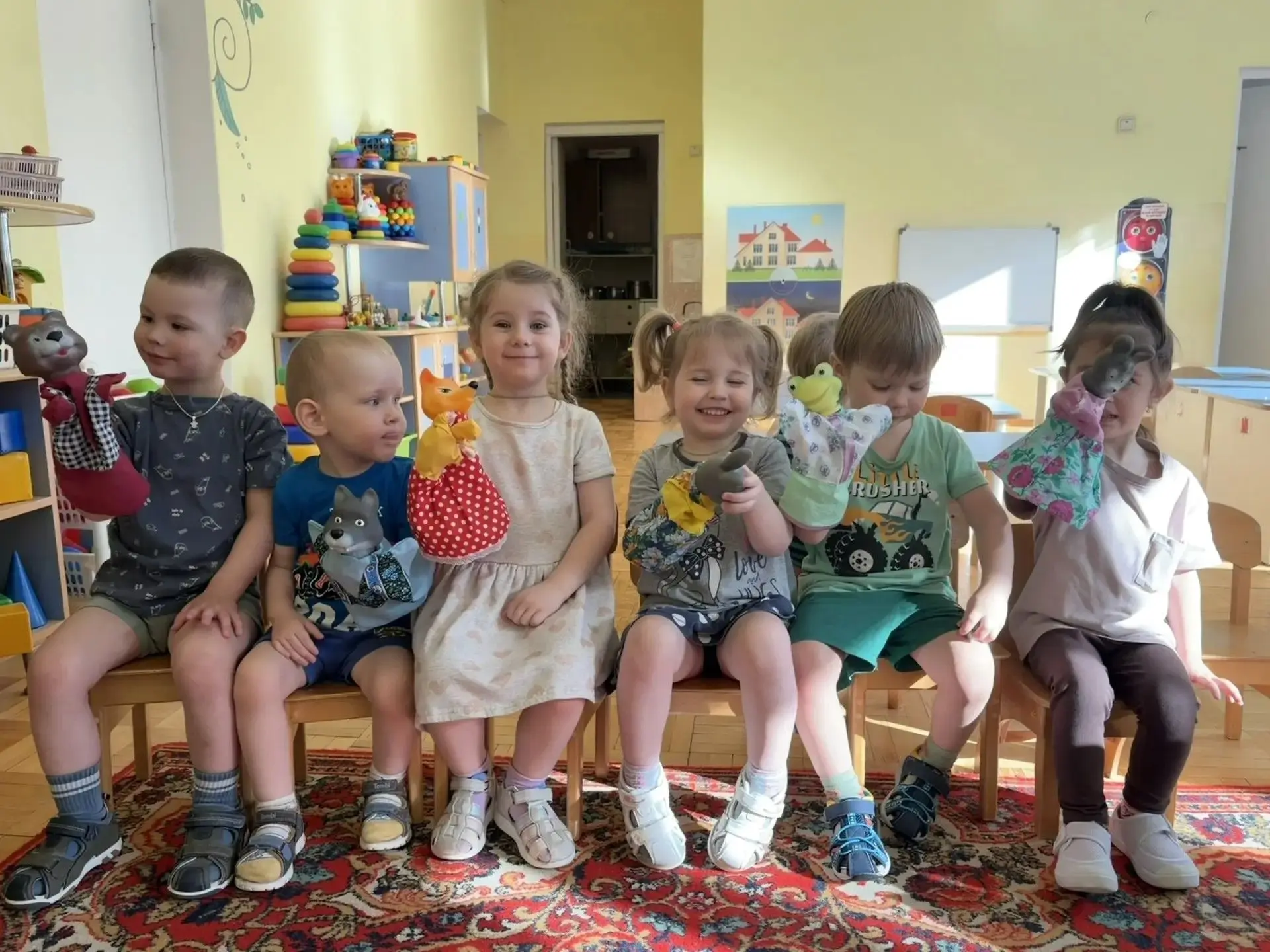 Сказка на ладошке!
Сегодня наши малыши из первой младшей группы #Капелька превратились в настоящих а