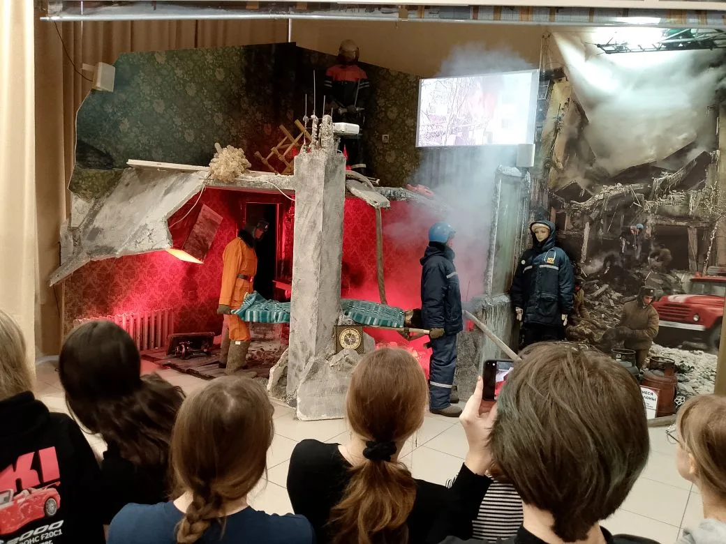 🚨 8 «В» на экскурсии в Учебной пожарно‑спасательной части! 🚒  18.02.26 ученики 8»В» класса вместе с 