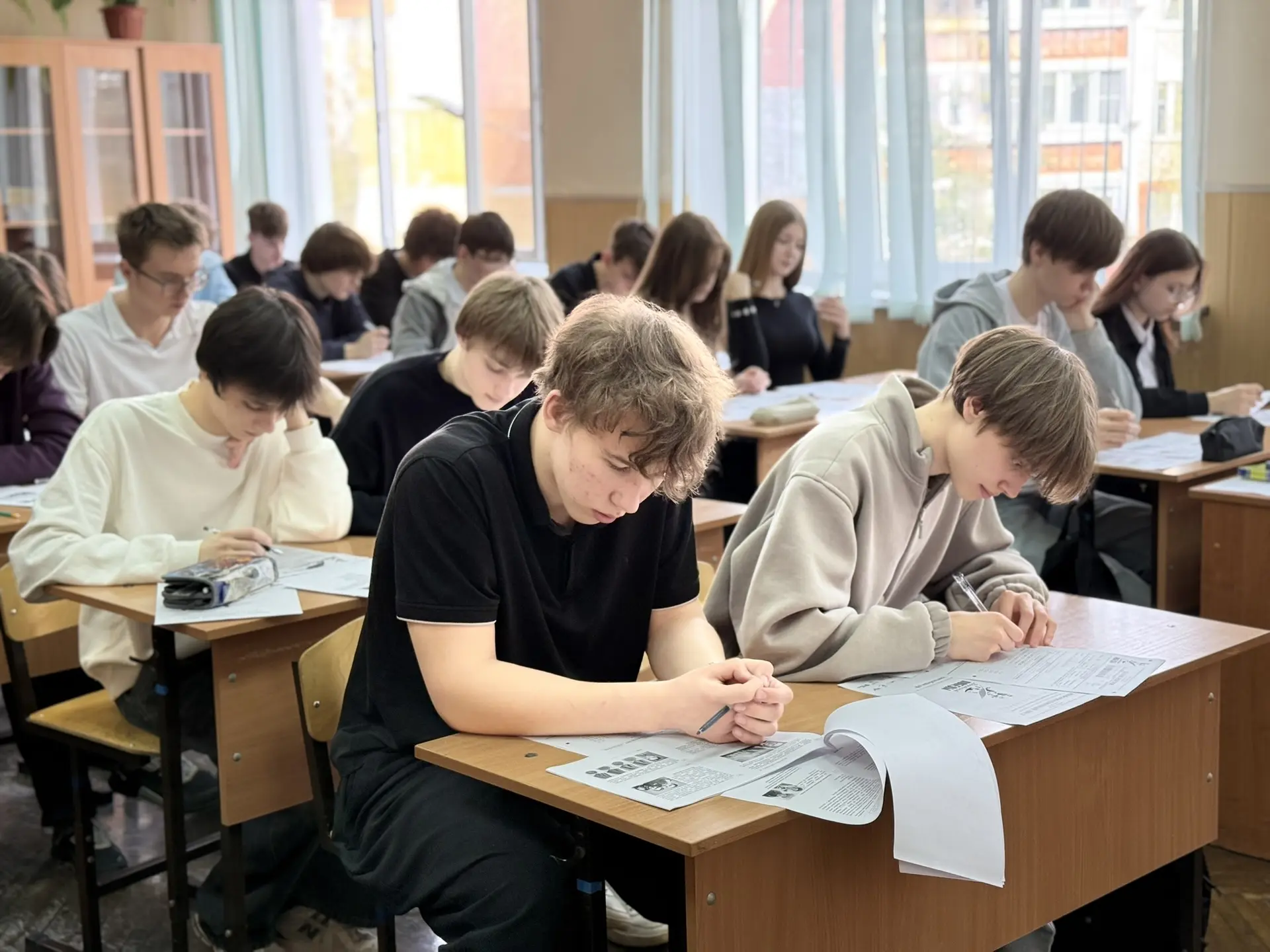 🗓️24 АПРЕЛЯ | Знать, чтобы помнить: ученики нашей школы написали «Диктант Победы» 🇷🇺📜  Сегодня, 24 а