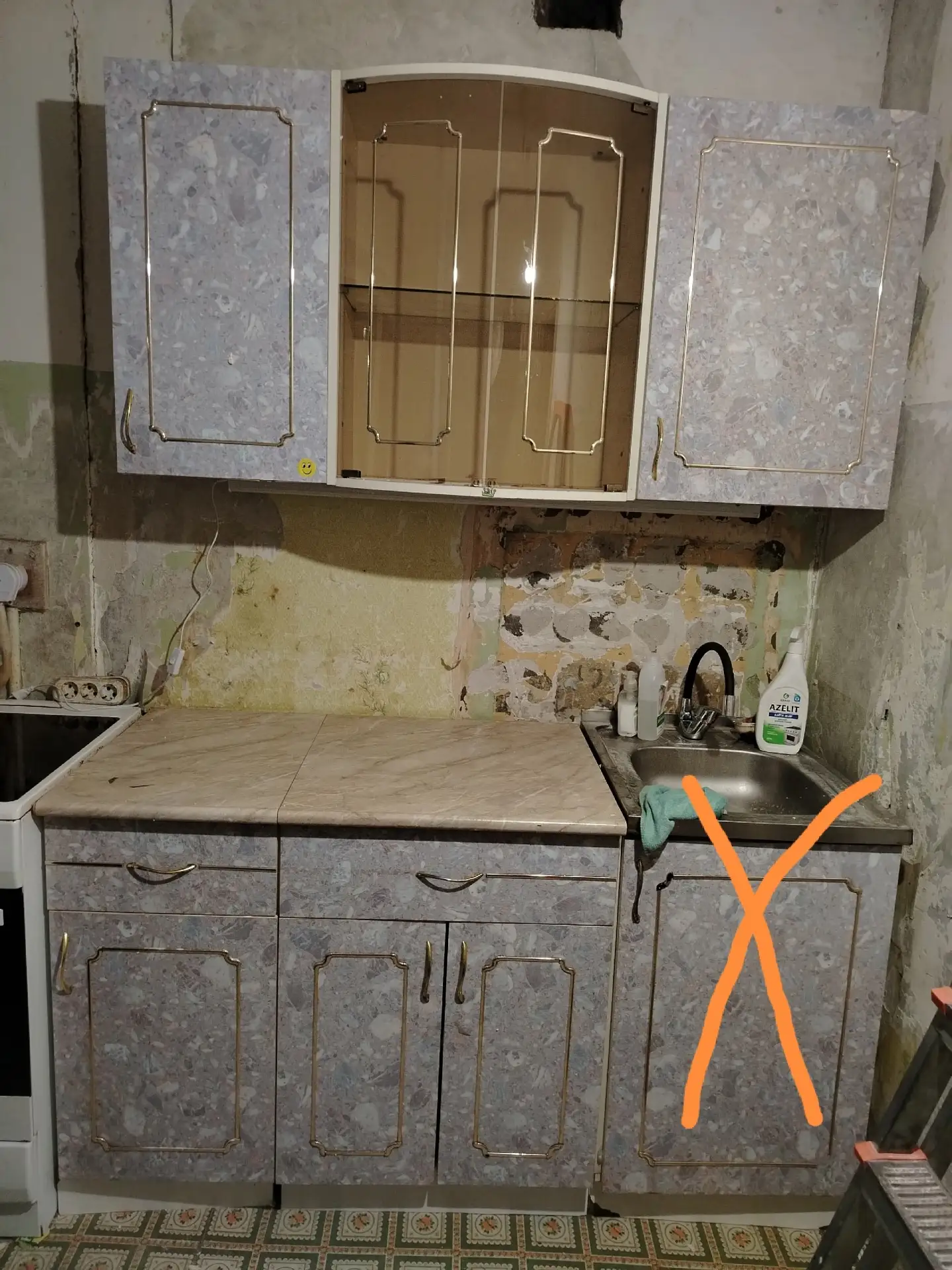 Отдам кухонный гарнитур без мойки. Малинники.