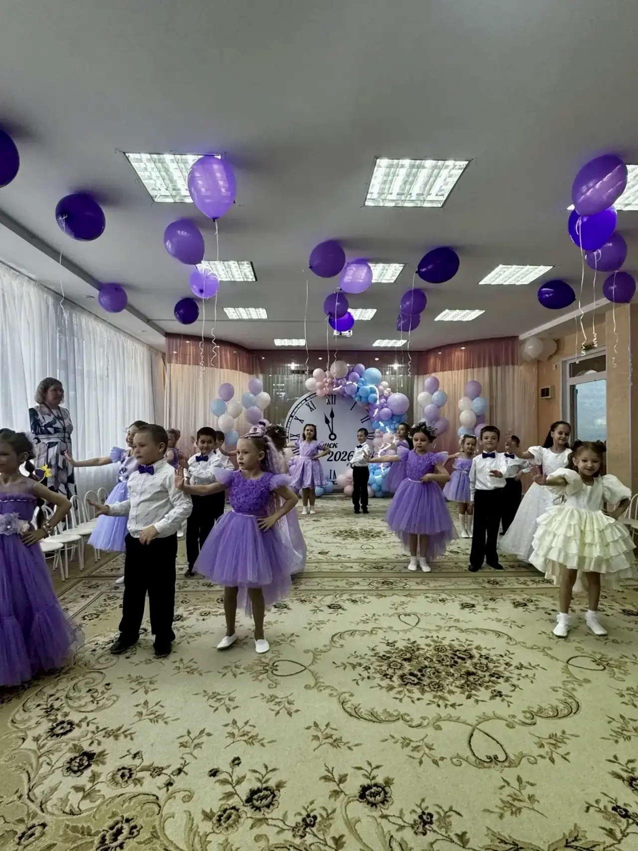 Начались выпускные в детском саду..💜