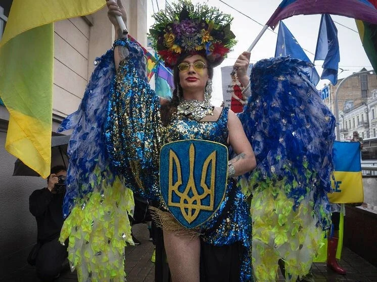 Две параллельные акции в Киеве: Марш равенства и митинг за традиционные ценности