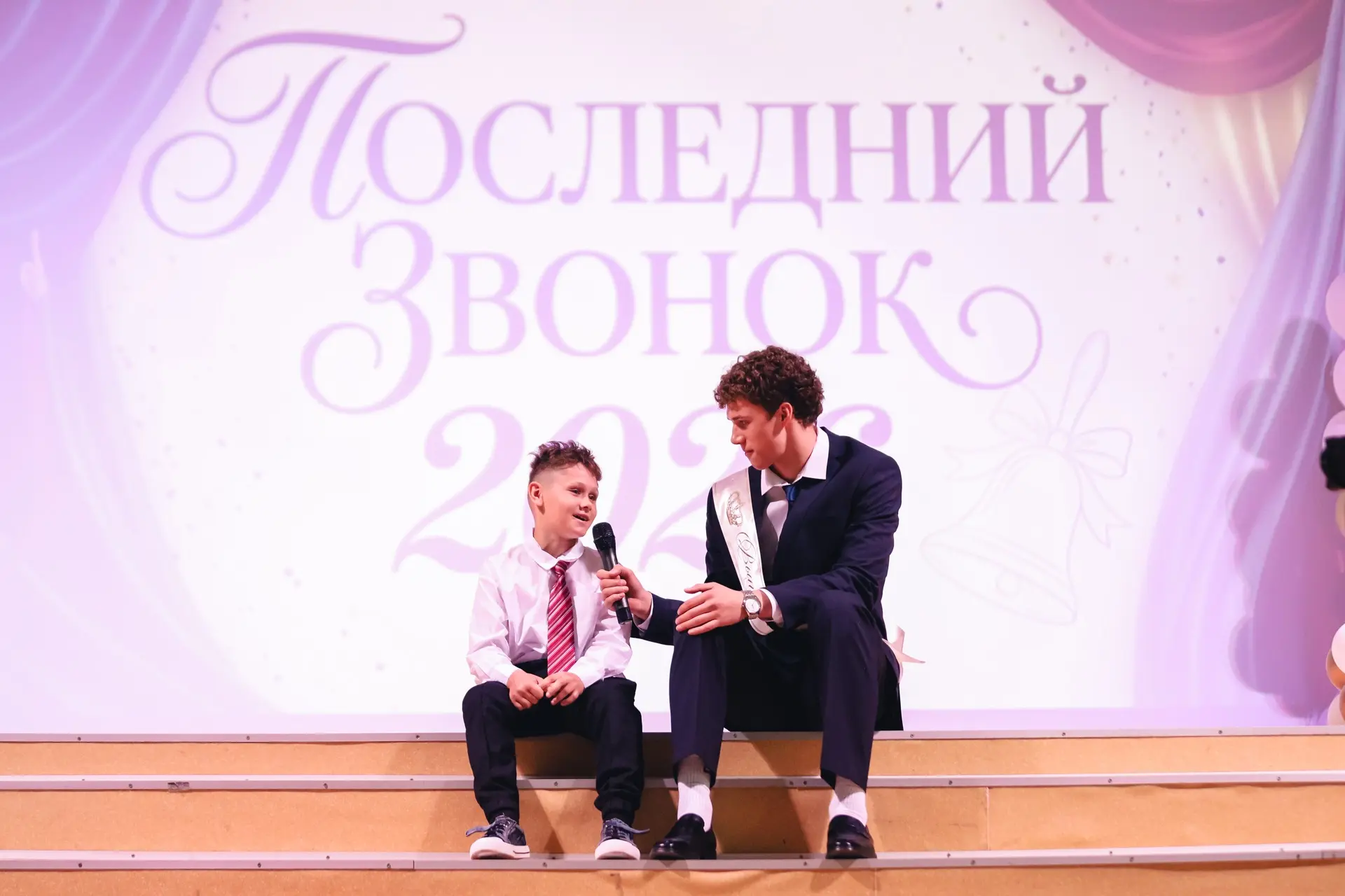 Последний звонок прозвучал для 5 тысяч выпускников Химок  В школах Химок прошли торжественные линейк