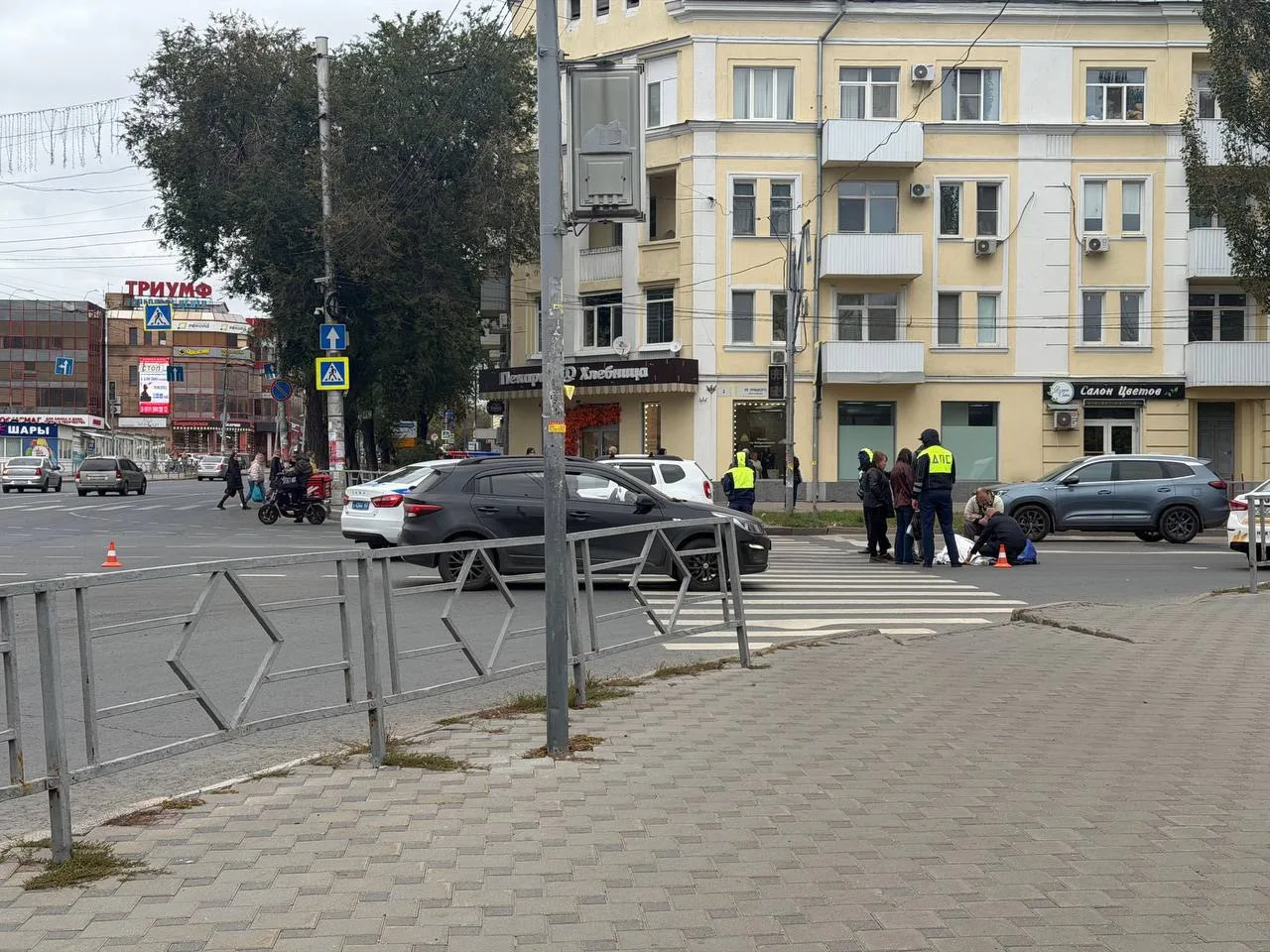 «Перекресток около парка Щорса — здесь уже несколько дней не работает светофор, а перек...
