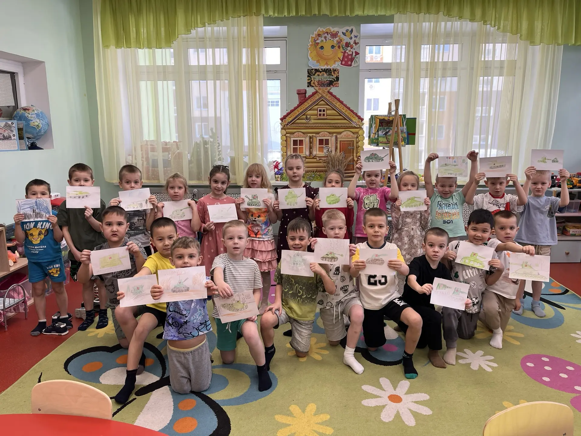 Рисование в рамках проекта в старшей группе «Бельчата»