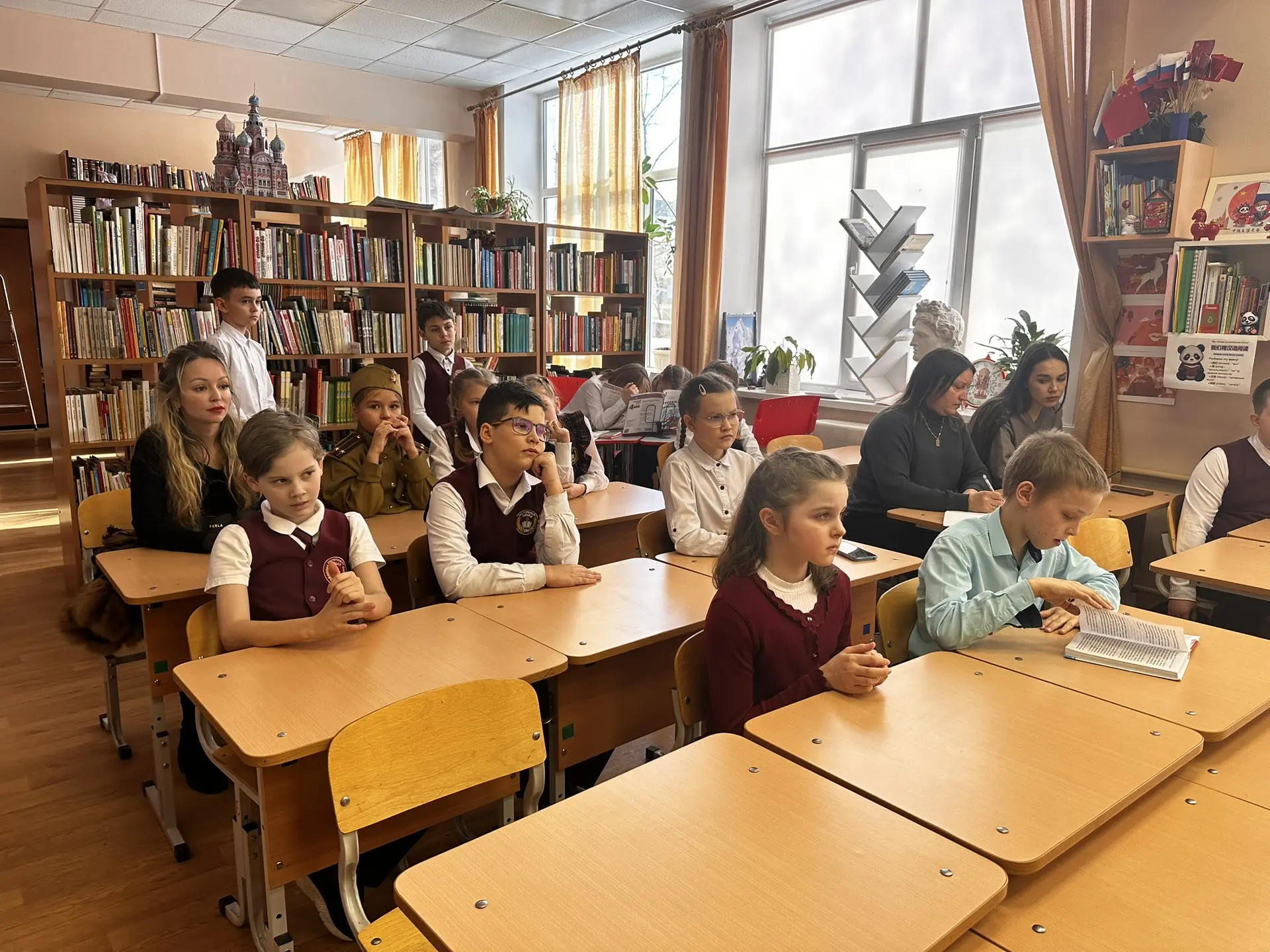 🪖Месячник Защитника Отечества  Сегодня в нашей школьной библиотеке прошёл лицейский конкурс чтецов, 